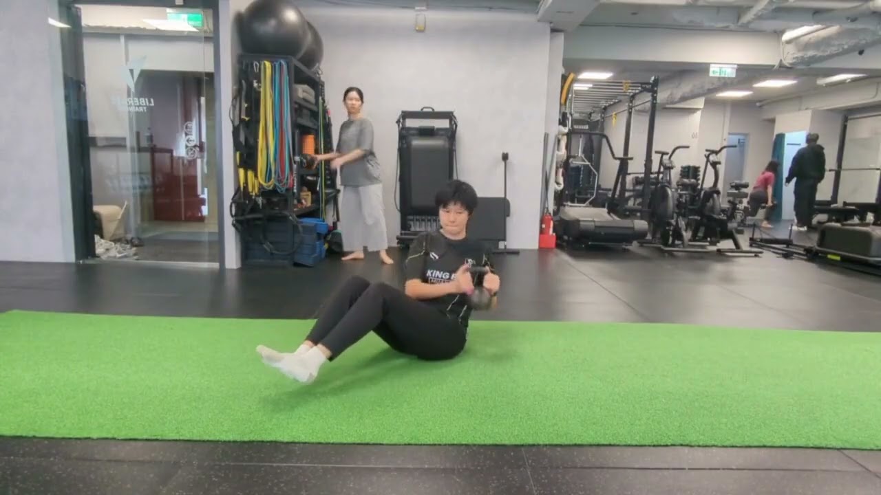 壺鈴俄羅斯轉體（地板）