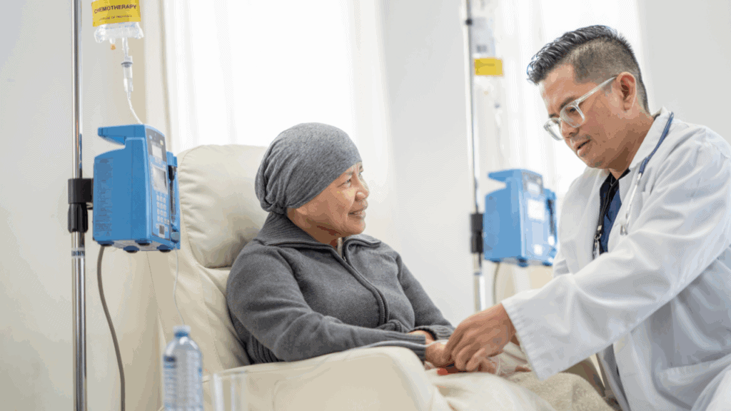 化學治療屬於全身性治療。因此若出現乳癌前兆建議至醫院檢查，避免更嚴峻的治療。