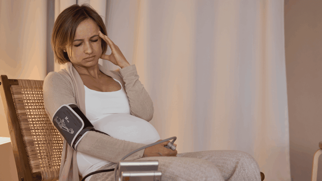 子癇前症可能會有頭痛、視力模糊的症狀。是孕婦運動的禁忌。