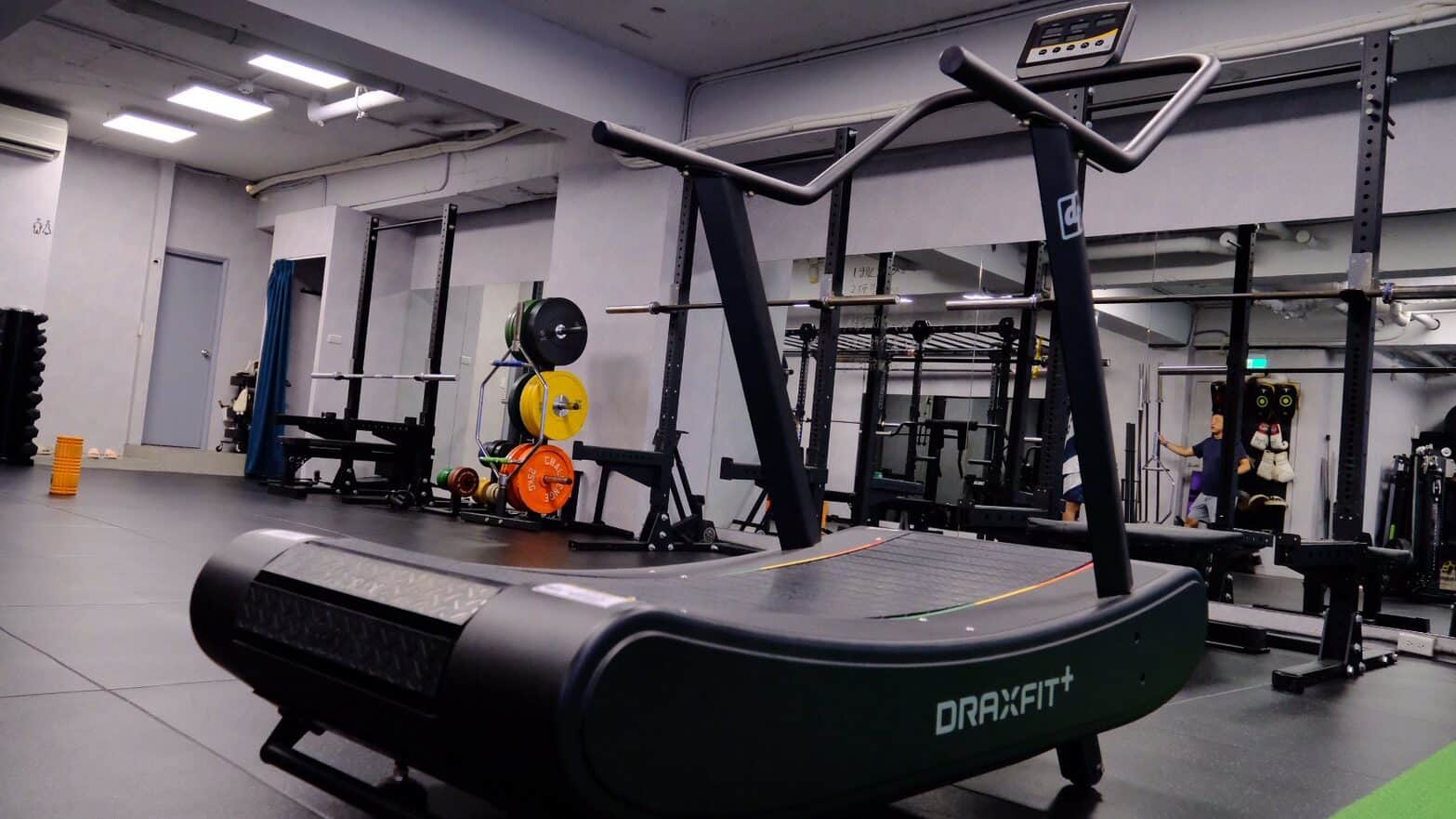 無動力弧機是近期上市的健身房器材