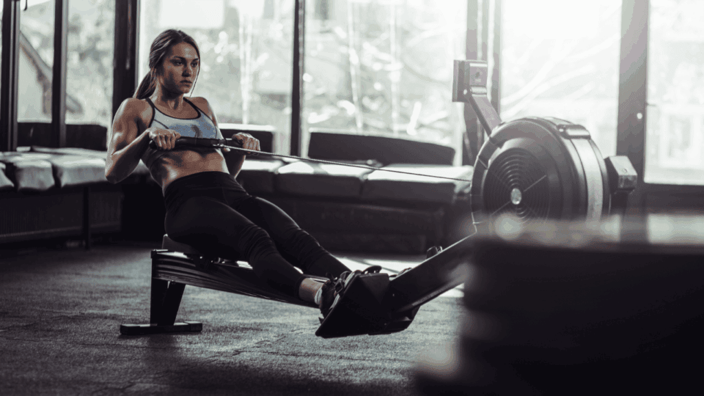 划船機是常見的健身房器材