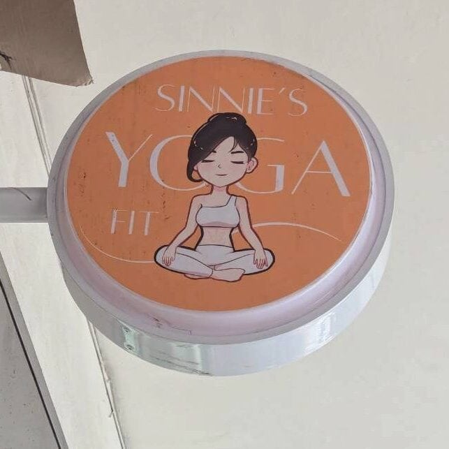 Sinnie's Yoga Logo